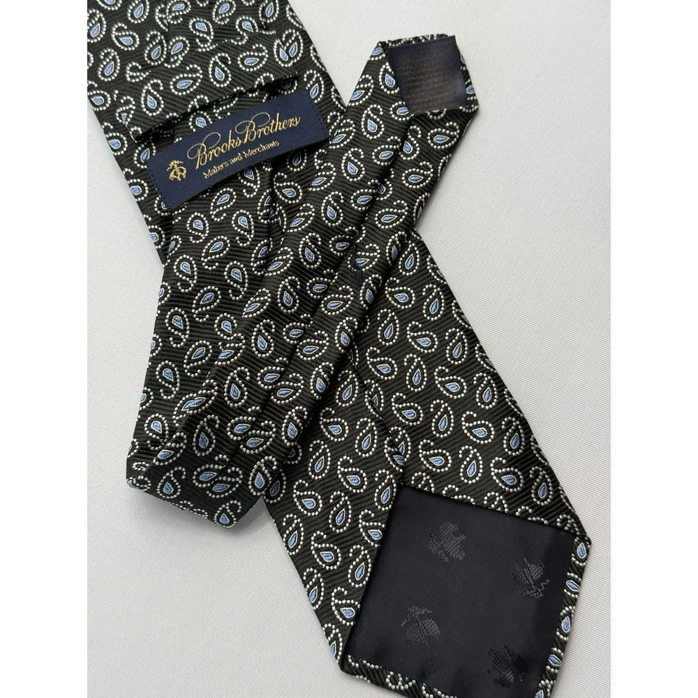 Brooks Brothers 100% Silk Tie Black W/ White Blue Paisley 57 X 3.5" - Picture 1 of 7